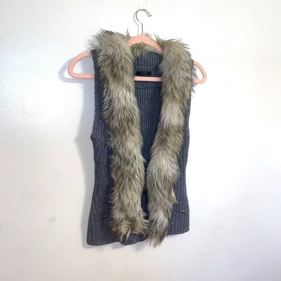 Guess Faux Fur Vest - Picture 1 of 11